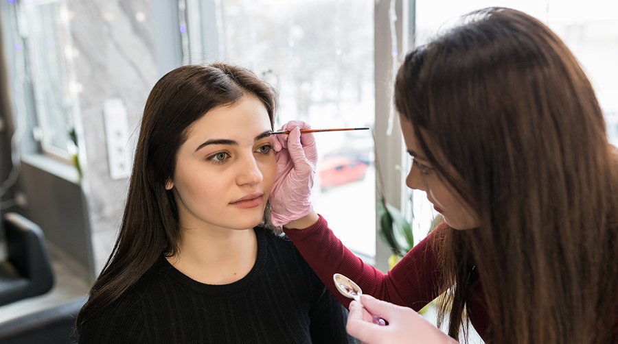 Eyebrow Tinting in Broadway, NYC